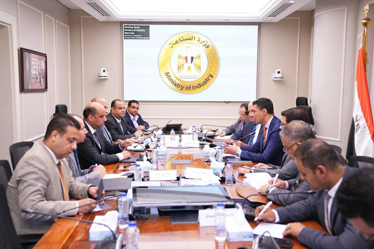 وزيرا الصناعة والعمل يبحثان عقبات الاستثمار أمام المصنعيين