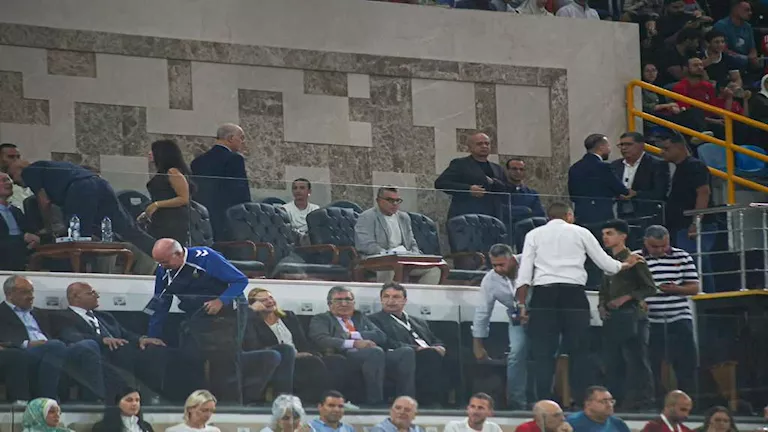 مرتجي والأحمر.. أعضاء الأهلي والزمالك يؤازرون فرقهم في برونزية كأس العالم للأندية لكرة اليد (فيديو)