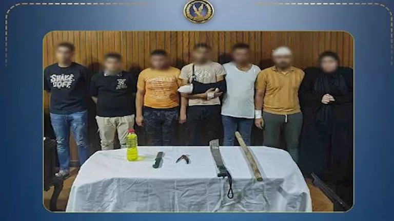 فيديو يوثق 60 ثانية رُعب.. معاكسة سيدة تشعل مشاجرة بالسلاح والبنزين بالإسكندرية